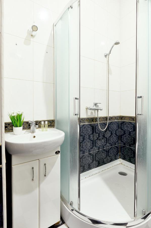 S12-58 MODERN APARTHOTEL WITH TWO 2BEDROOMS IN CENTRAL KIEV - BESSARABSKA SQUERE - GULLIVER MALL - OLYMPIC STADIUM - PALACE OF SPORTS - Saksahanskoho St, 12Б Bagian luar foto